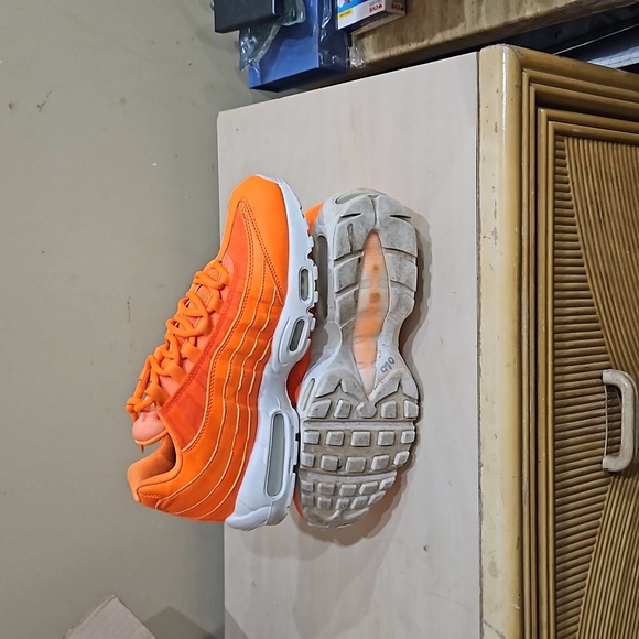 Sneakers - Picture 4 of 4